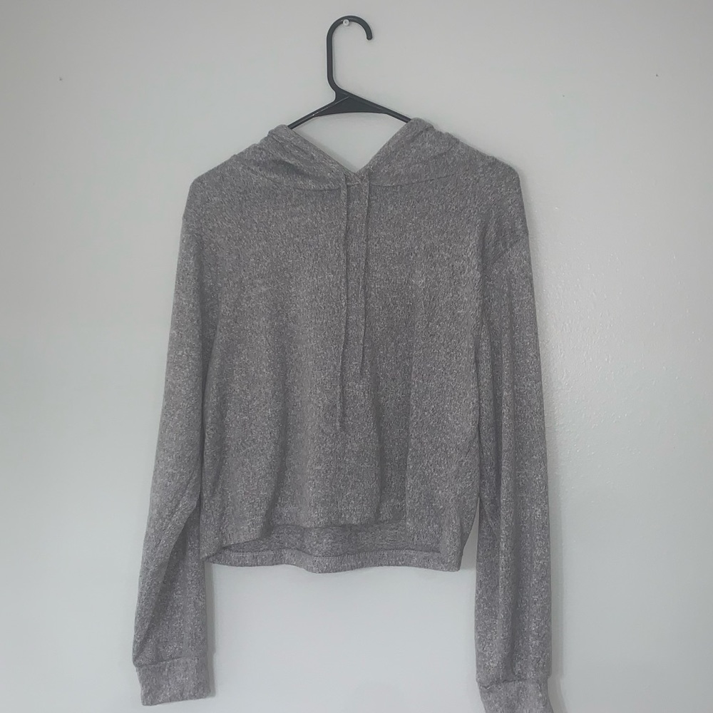 Grey cropped sweat shirt with hood from Forever 21. Size: M